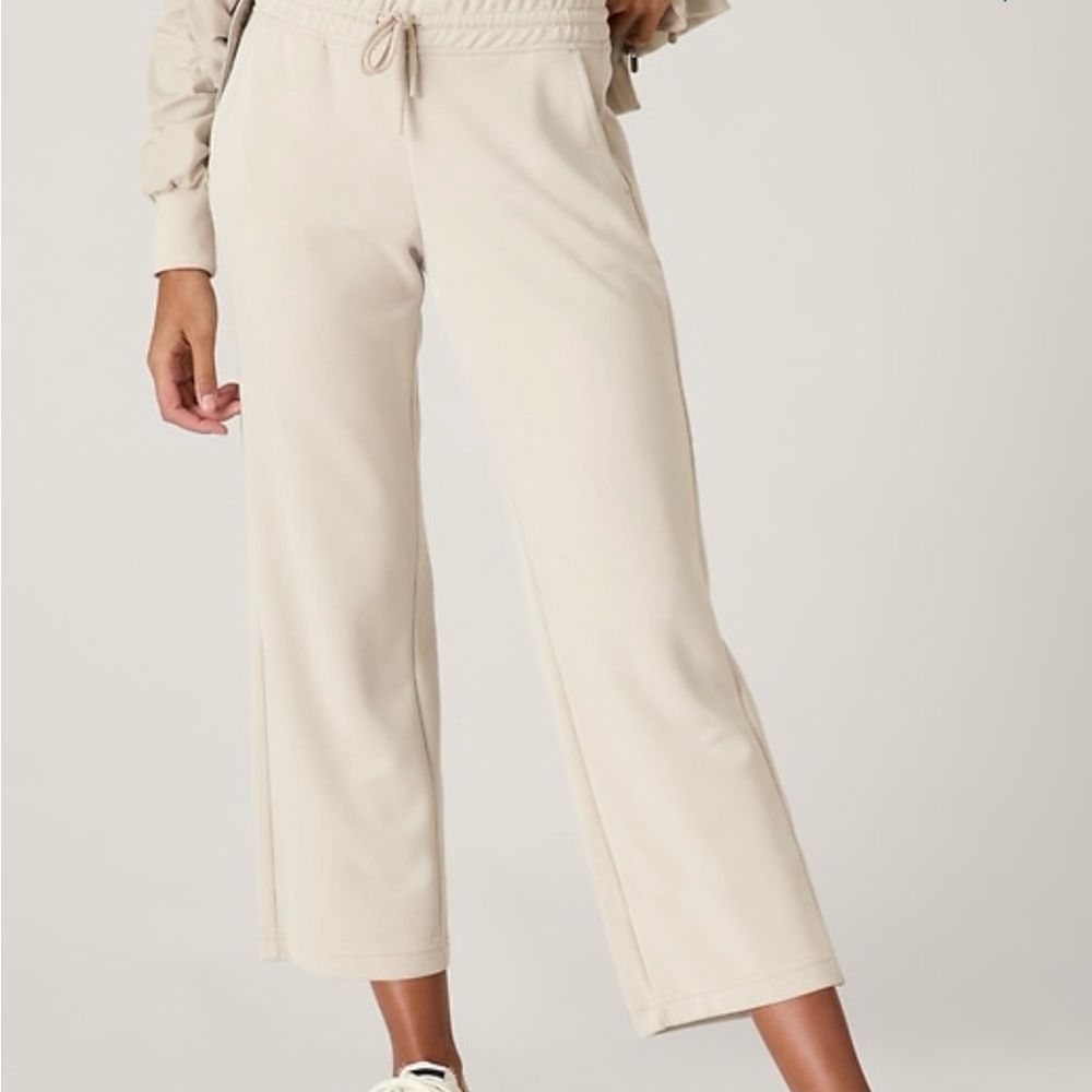ATHLETA Seasoft Mid Rise Straight Crop (Size SP)